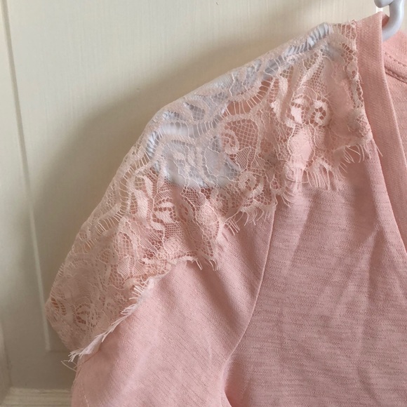 Cute light pink top! - Picture 4 of 4